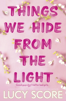 THINGS WE HIDE FROM THE LIGHT - LUCY SCORE  - 9781399713771